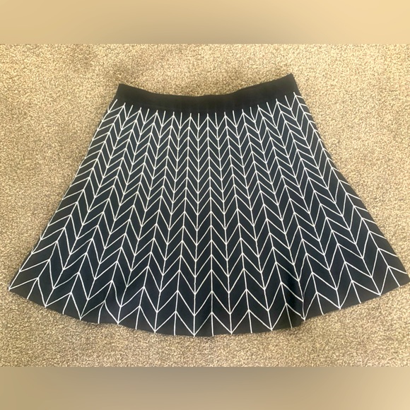 Max Studio X-Large Black White Sweater Skirt! - Picture 2 of 4